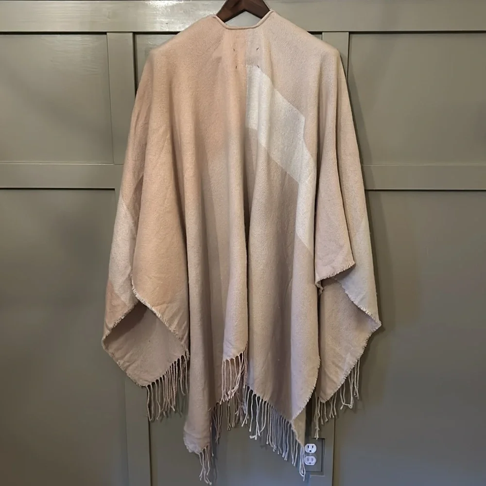Soia & Kyo Woven Scarfigan With Fringe Blanket Poncho Sweater Cream Pink OS